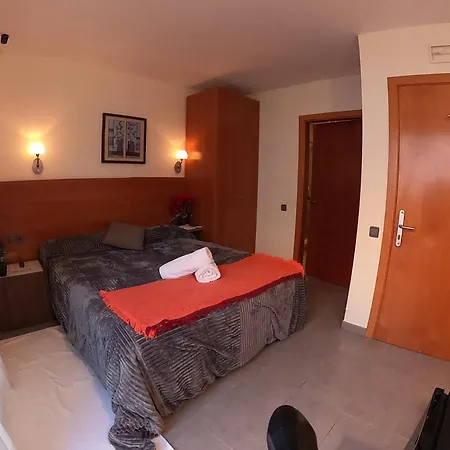Sitges Apartment アパートホテル シッチェス
