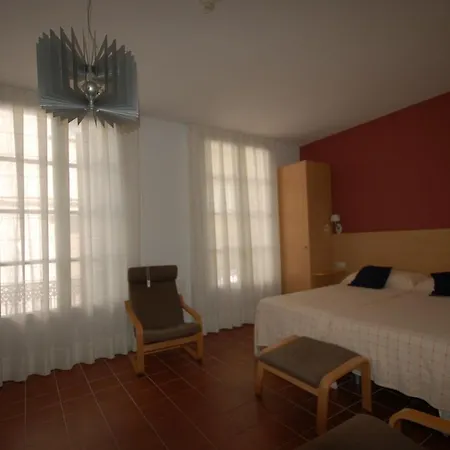 Sitges Apartment アパートホテル 3*